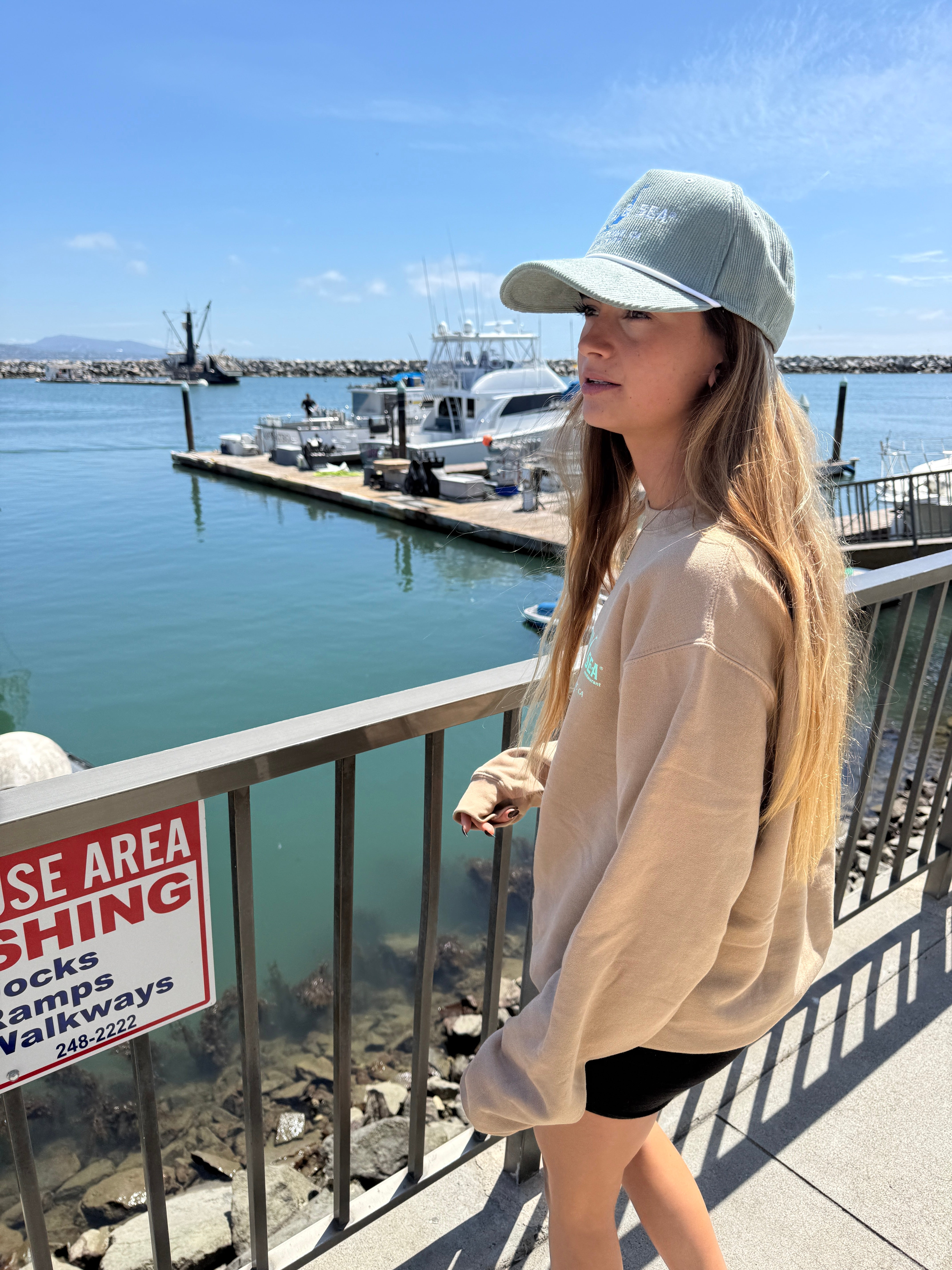 W&S Sand Dollar Crewneck – Wind & Sea Restaurants, Inc.