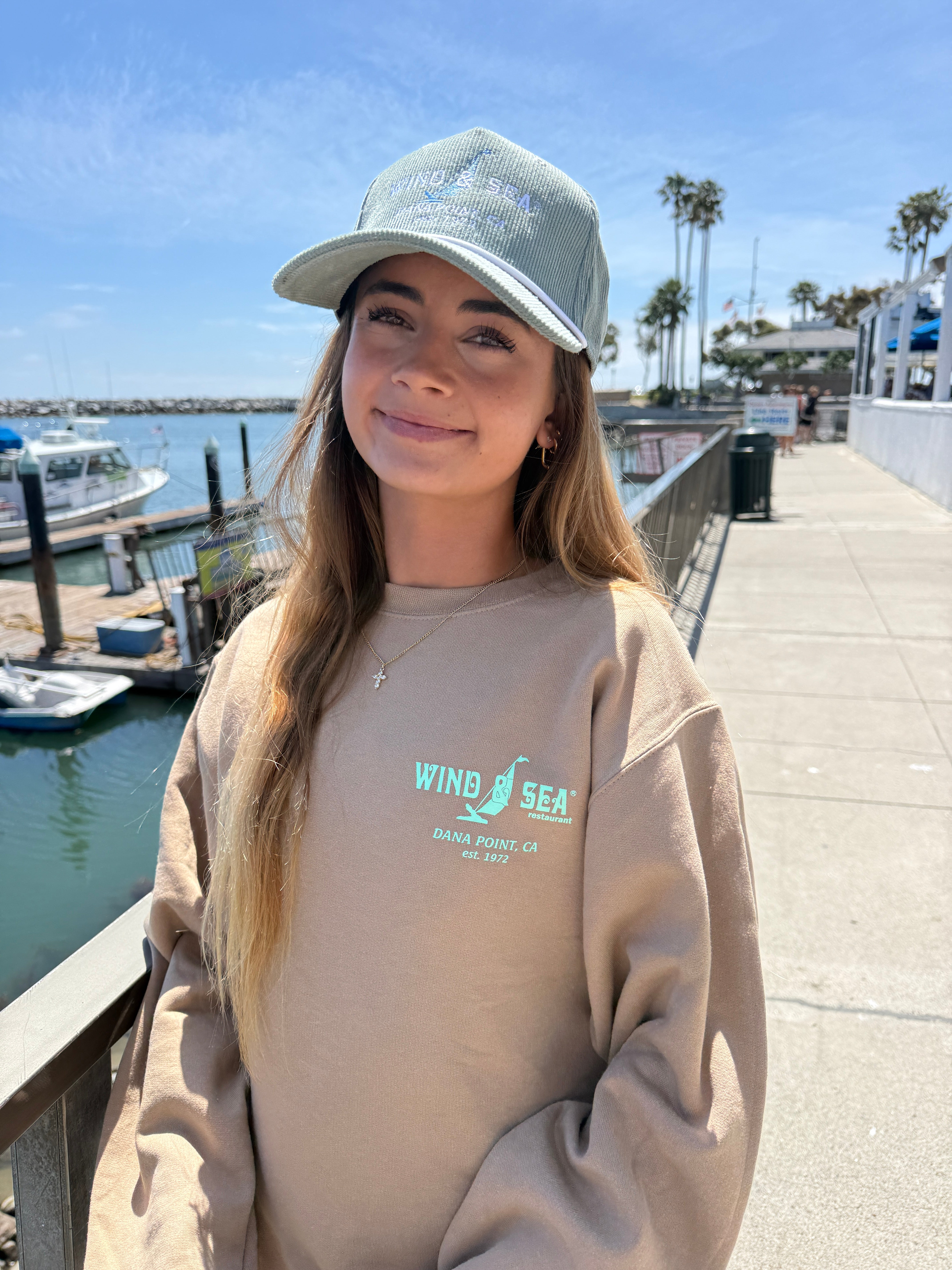 W&S Sand Dollar Crewneck – Wind & Sea Restaurants, Inc.